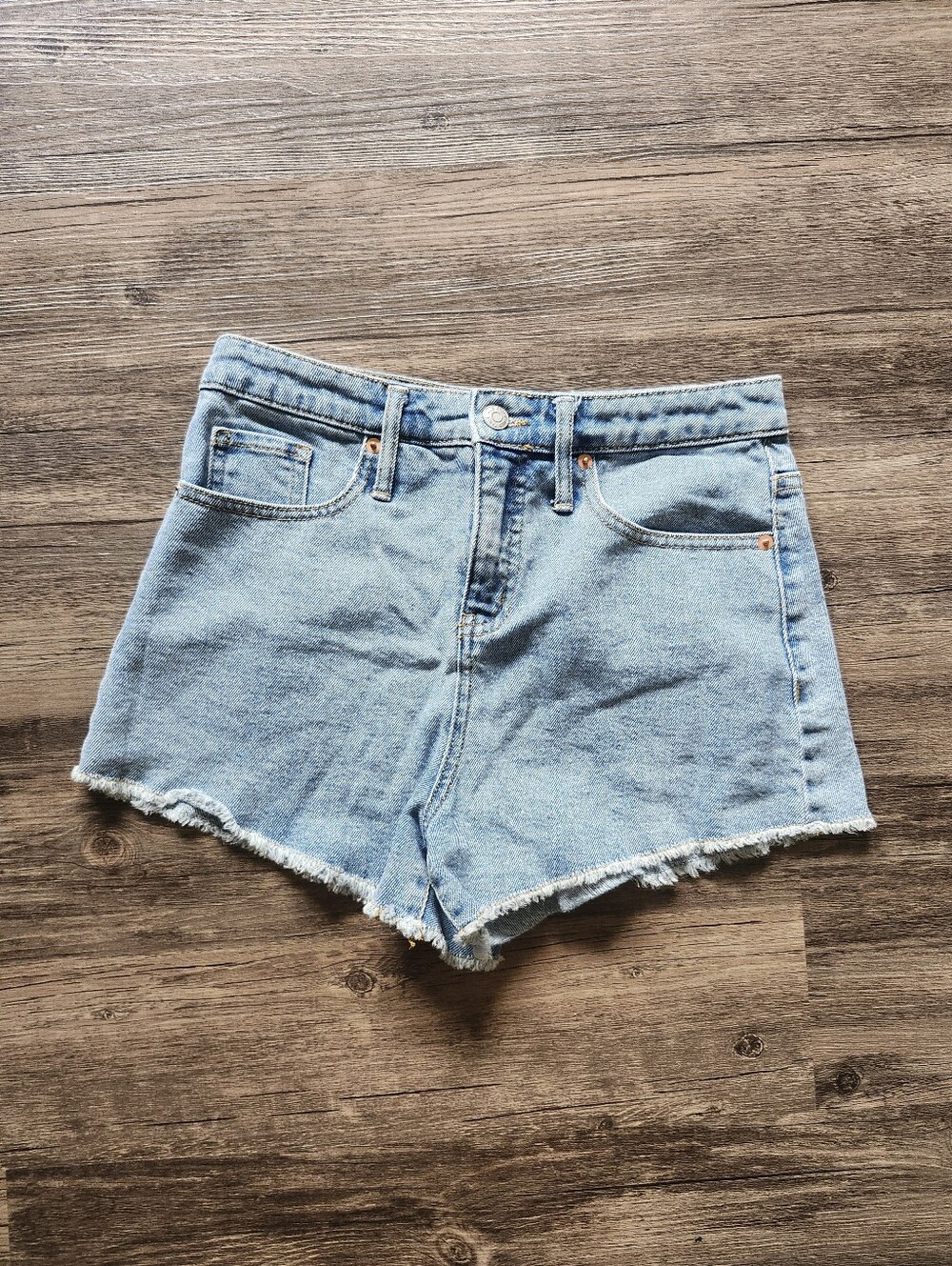 Wild Fable Size 4 High Rise Light Wash Denim Shorts